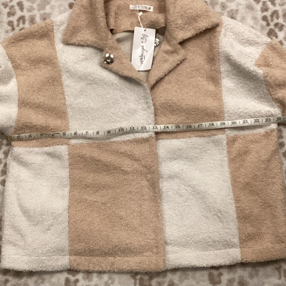 12th Tribe Tan and White Colourblock Cozy Oversized Jacket, Size Medium - Picture 11 of 16
